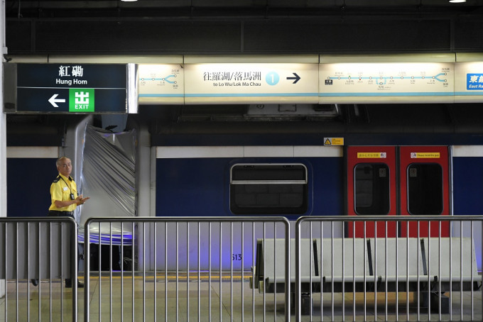 港鐵指，務求在今晚收車後將該六卡車移返車廠。資料圖片