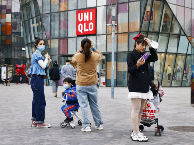 UNIQLO等4间跨国时装集团被入禀控告通过从新疆强迫劳动获利。AP图片