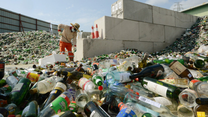 生產者責任計劃改由「市場主導」  飲料容器、紙包飲品明年率先推行