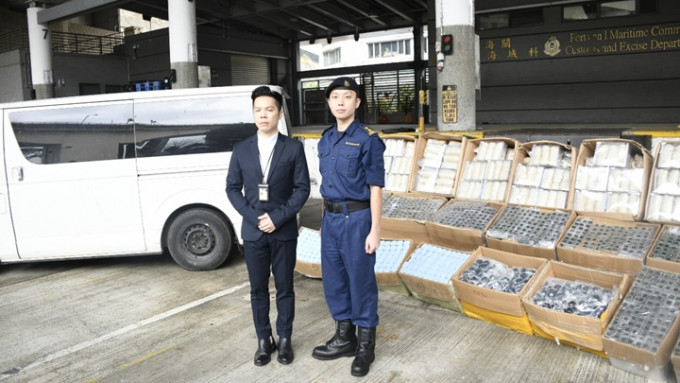 香港海關在大嶼山偵破快艇走私案。楊偉亨攝