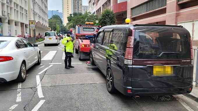 警方東九龍打擊違例泊車。資料圖片