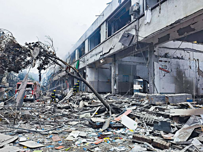 ■湖北十堰菜市場燃氣爆炸，成為廢墟。