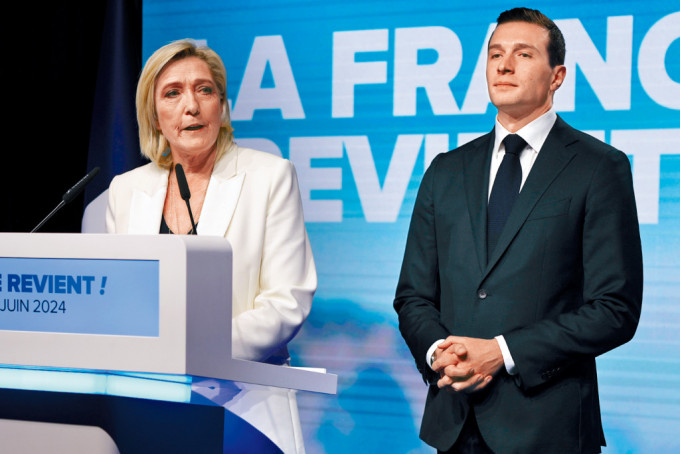 法国极右翼国民联盟领袖马琳．勒庞与28岁的门生巴尔代拉。