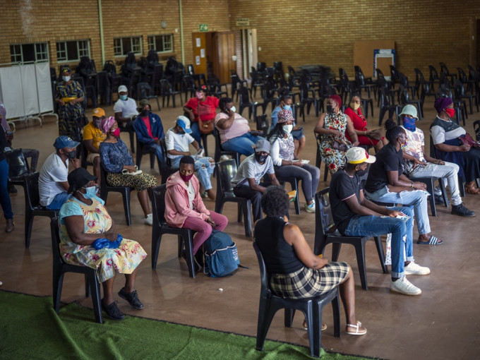 南非周五（3日）新增1.6萬宗確診。AP圖片