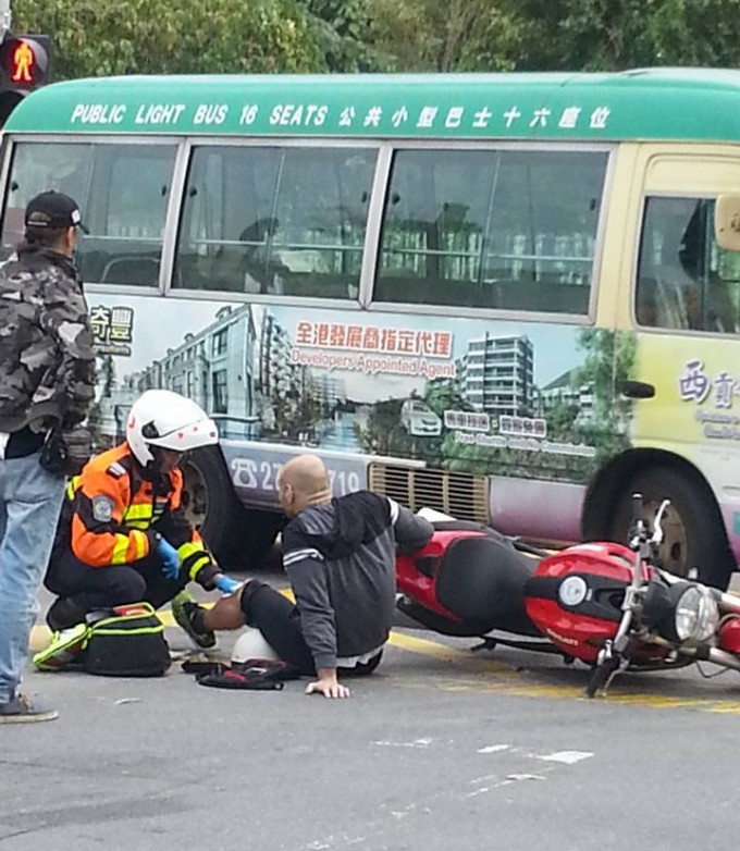 西貢公路發生交通意外。網民Yuk Hui 圖片
