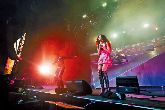 Zendaya相隔7年再公開演唱，為Labrinth任表演嘉賓。