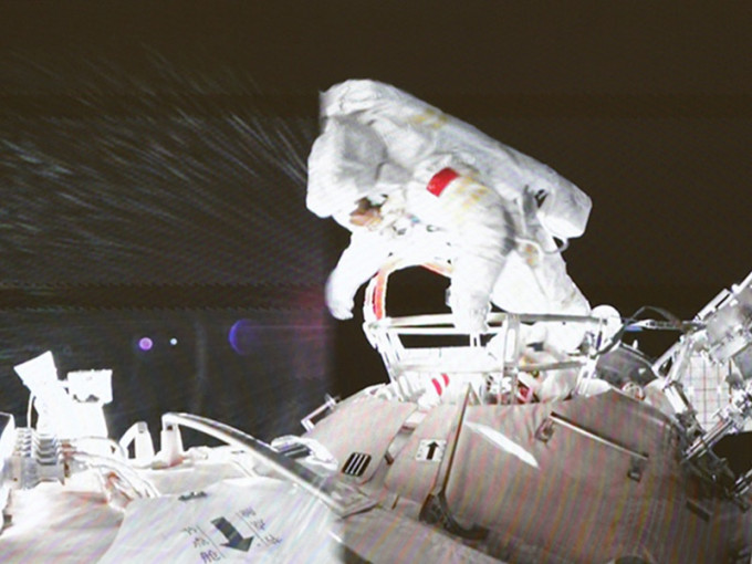 神舟十三號航天員完成第二次出艙任務。新華社圖片