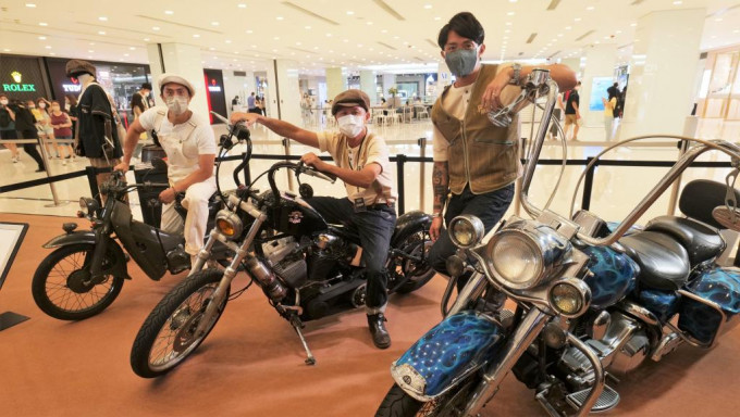 ●(右起)張繼聰、阿騏及森美，均是古典美式電單車發燒友。