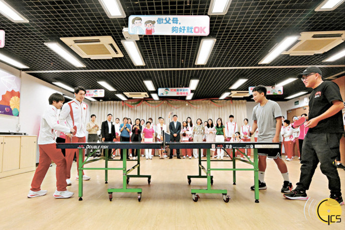 全红婵、张雨霏、孙颖莎和王楚钦等一众国家队代表团，与澳门市民互动玩游戏。