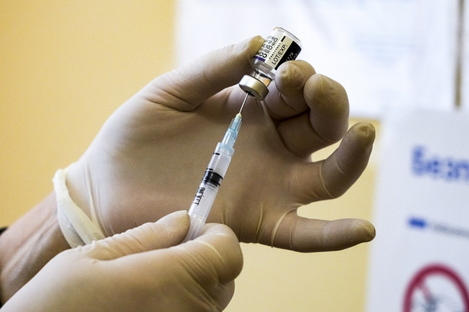 世卫指，目前继续支持公平分配疫苗。AP图片