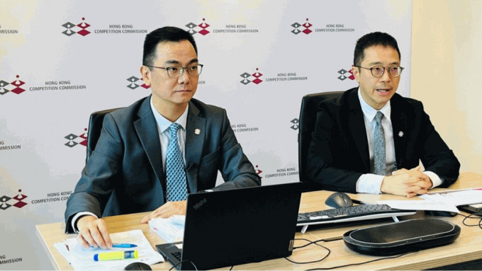 竞委会行政总监（政策及倡导事务）萧满章（右）及调查组主管黄锦鸿（左）主讲。