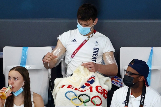 戴利今夏在奧運期間織冷衫，意外成為話題。 Reuters