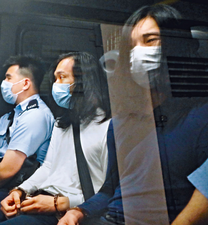 冯清华（白衫）承认于2019年10月1日在荃湾海坝街参与暴动。