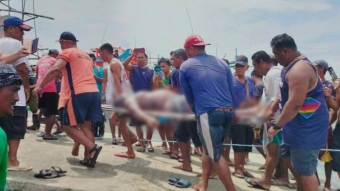 菲律宾有渔船在南海被不明外国船只撞沉，导致3死。社媒X