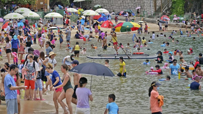 消息指，康樂及文化事務署將在本周四（17日）將圍封海灘，不允許市民進入。資料圖片