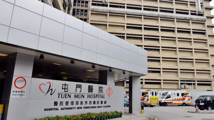 屯门医院被揭去年曾发生男厕冧假天花事故。资料图片