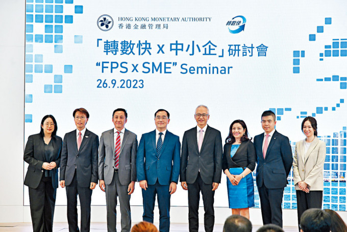 金管局副總裁李達志（右四）表示，香港轉數快與泰國PromptPay互聯計劃將於今年底前推出。