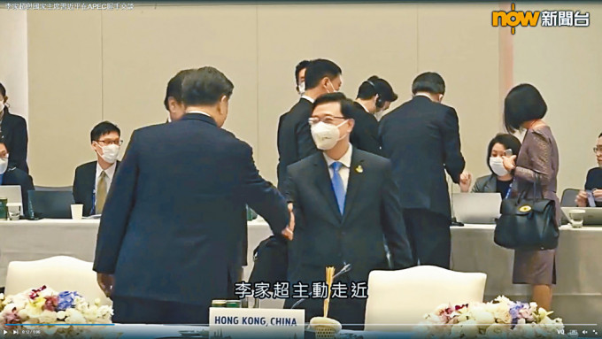李家超與國家主席習近平打招呼握手，短暫寒暄。