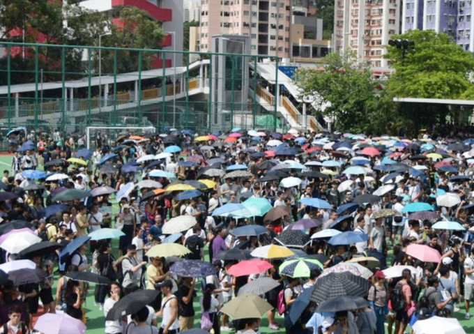 前年9月21日「光复屯门公园」游行引发警民冲突。 资料图片