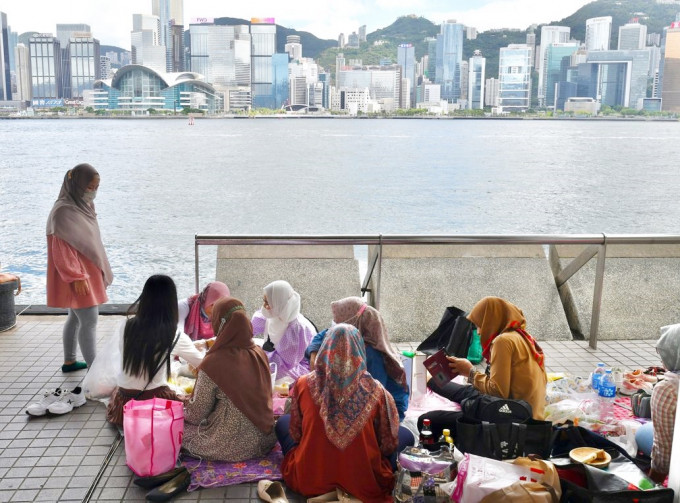 外佣中介指，若外佣持续未能来港工作，预料薪金将再度被推高。资料图片