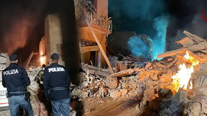 意大利西西里岛发生气体爆炸，有楼宇倒塌，事件中至少3死6人失踪。网上图片