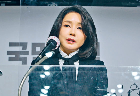 南韓總統候選人尹錫悅和妻子金建希(圖)。