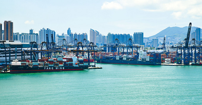 ■易志明認為，香港物流及碼頭後勤用地不足。