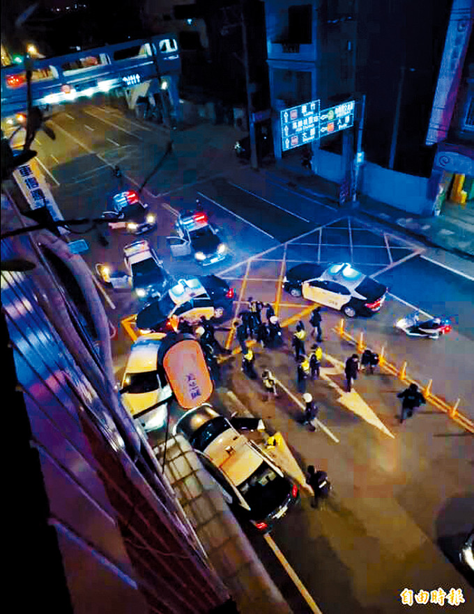 台灣桃園深夜爆發警匪槍戰。