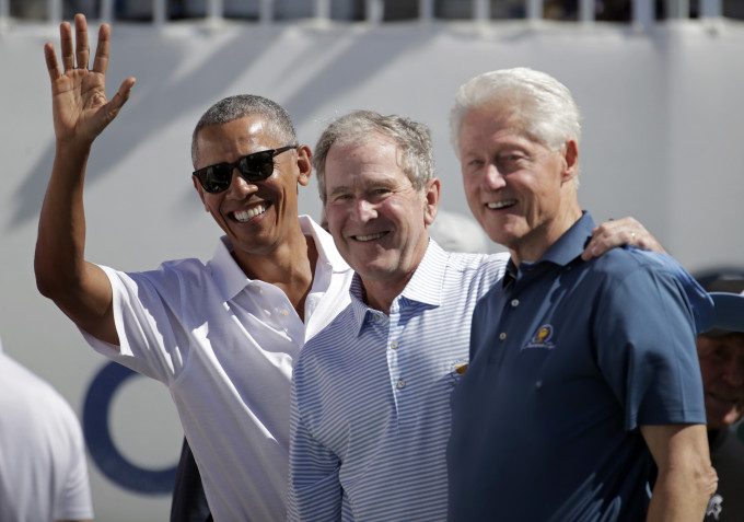 3位卸任總統，左起，奧巴馬、喬治布殊和克林頓。AP