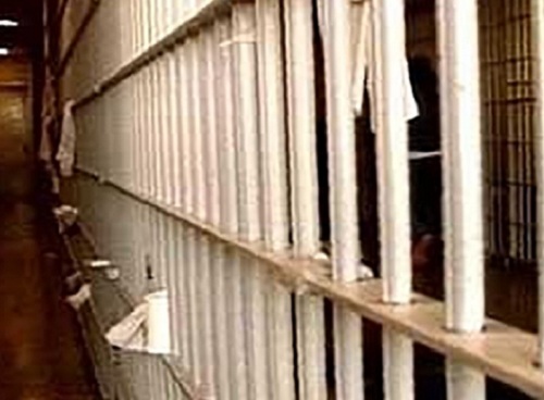 伊孔戈监狱至少120名囚犯趁机成功越狱。
示意图