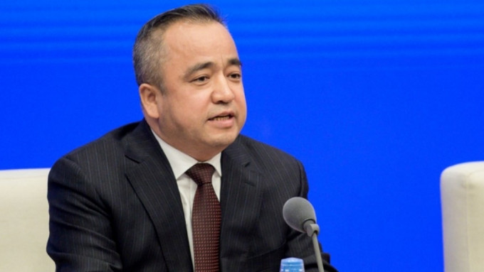 新疆维吾尔自治区人民政府主席艾尔肯･吐尼亚孜。