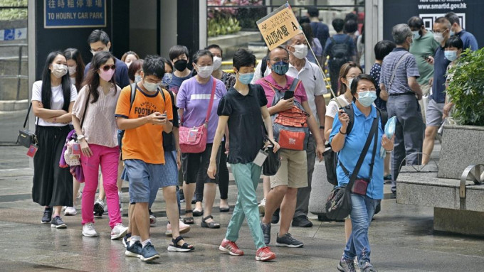 旅游发展局表示，疫情纾缓时会马上重推「赏你游香港」及「赏你住」。资料图片