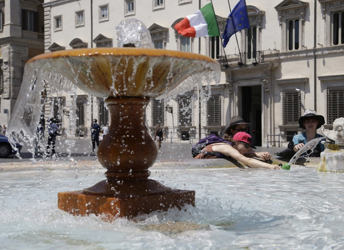 羅馬街頭噴水池。AP圖片