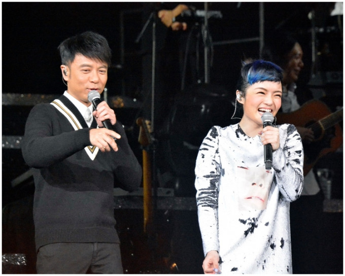 徐佳莹邀得李克勤担任演出嘉宾。