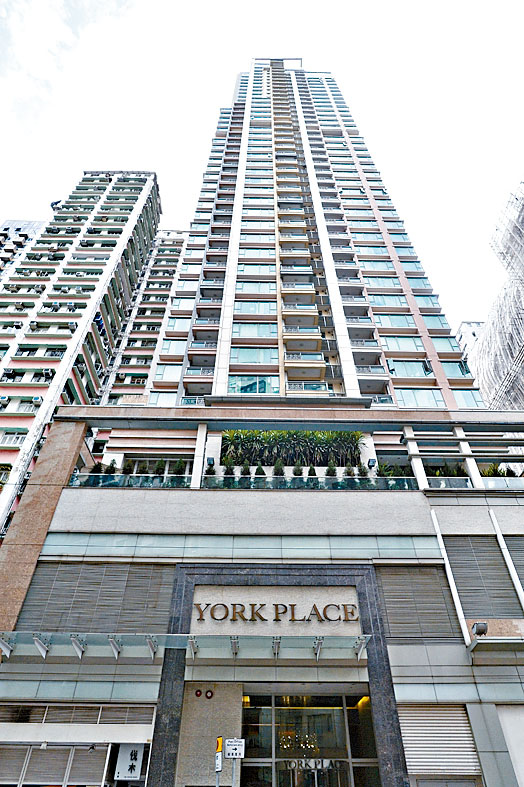灣仔YORK PLACE低層B室，面積494方呎，開拍價950萬，呎價19230元，低市價約兩成半。