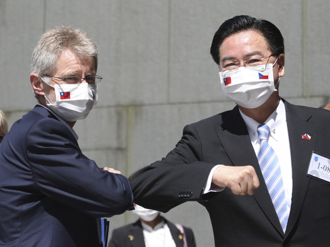 捷克議長訪台，獲台灣外交部長吳釗燮接待。AP圖片