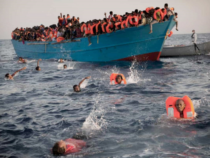 联合国难民署指出出事的难民船载有超过80人。AP资料图片
