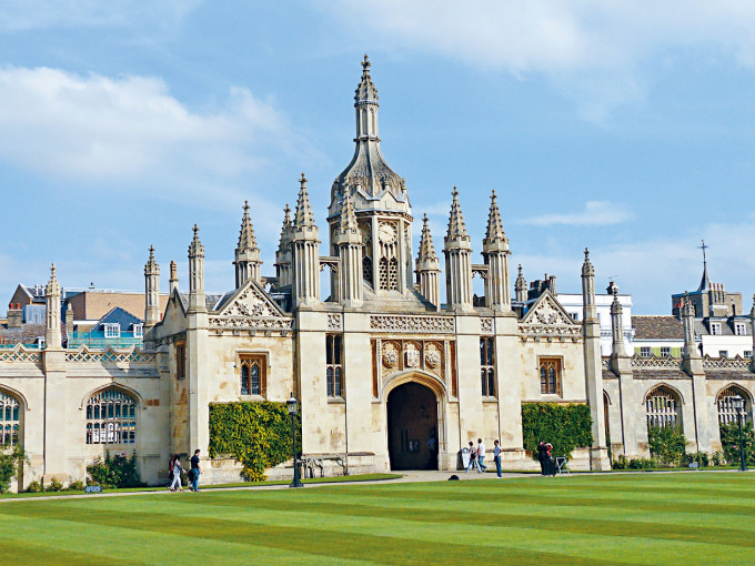 英國劍橋大學日前宣布下學年取消講座式授課，改為網上進行。