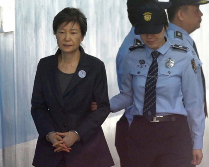 南韩前总统朴槿惠(左)。AP