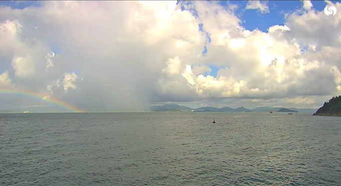 南丫島海面今早出現彩虹。天文台facebook