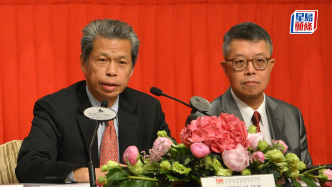 中文大学指资深校董陆观豪(左)辞任校董会成员，即时生效。资料图片