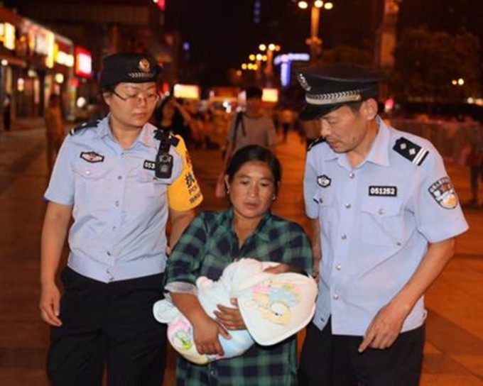 河南鄭州鐵路警方破獲跨省販嬰案，成功解救一名剛出生不到十天的女嬰。(網上圖片)