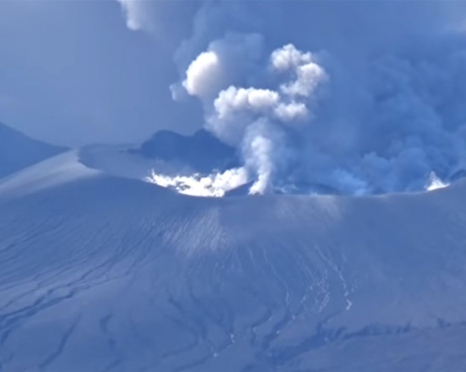 九州火山新燃岳再次爆发。网图