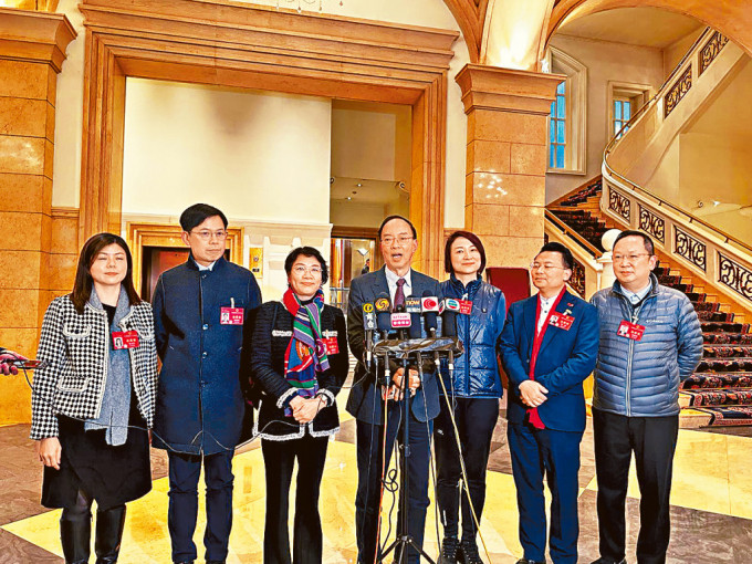 港區人大及政協昨抵達北京，出席兩會