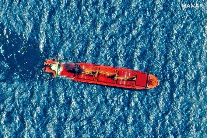 英国货轮「鲁比马尔号」上周五在红海飘浮。