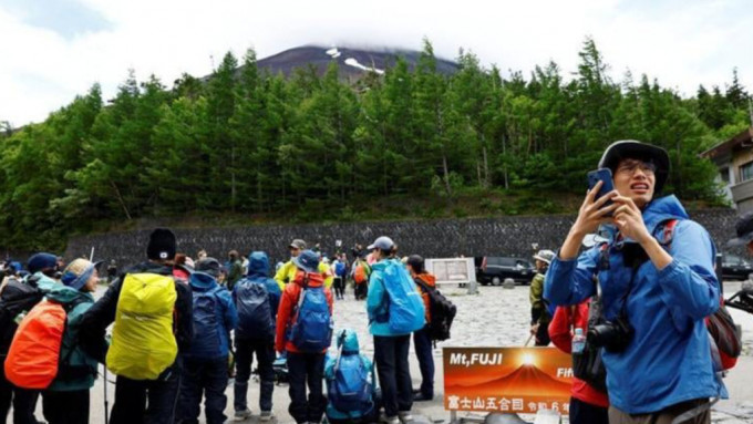 日本静冈县侧富士山开山5日已有4人罹难，超越五年平均数。路透社