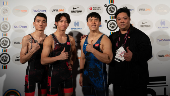 出戰巴黎奧運摔跤世界資格賽的香港代表團：（左起）梁子誠、向籽羲、楊業倬和何仁傑總教練。 中國香港摔跤總會圖片