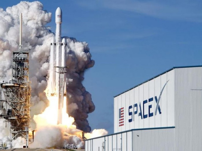 SpaceX 撼赢两个对手成功争取这份巨额合约。AP