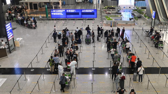 海外入境人士须登机前完成衞生署网上健康申报表。资料图片