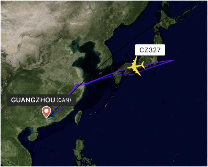 網上顯示客機折返廣州白雲機場。